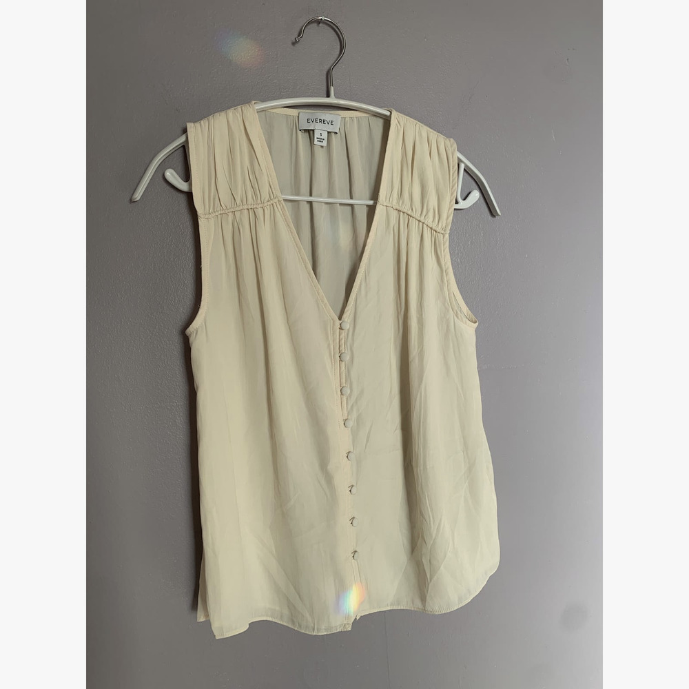 EVEREVE / Small / Sleeveless Blouse Button Up Ivory Cream Tank Top V Neck Light